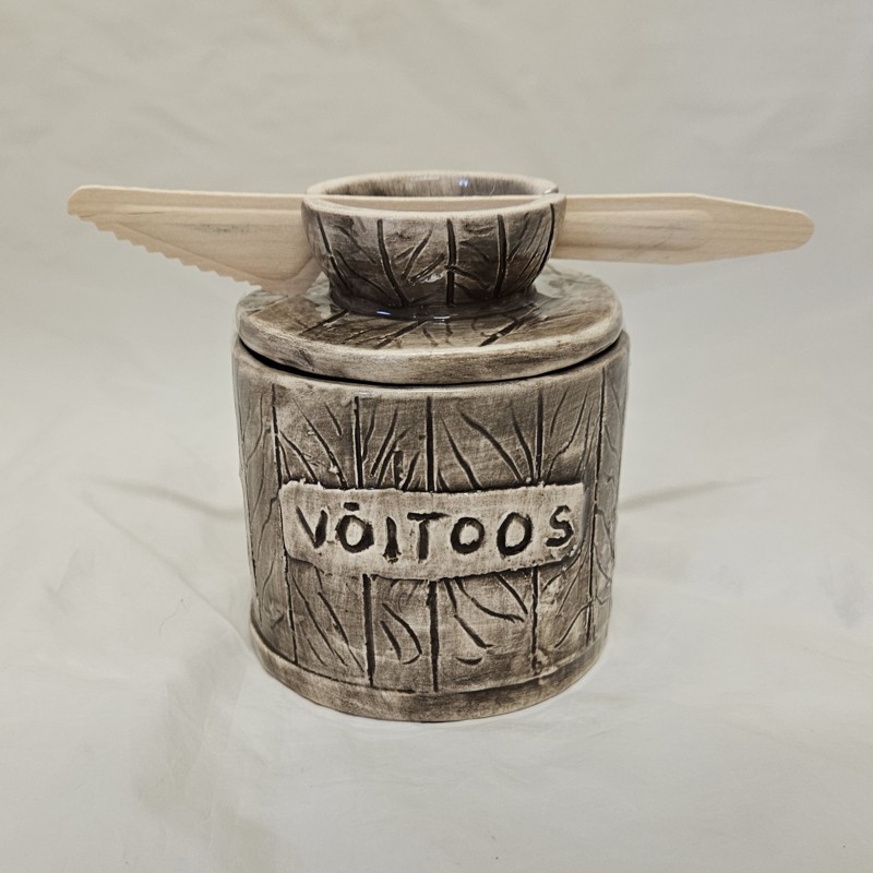 No 652 French butter dish